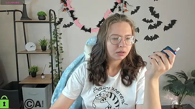 Nuura Moore online show from November 7, 12:54 am