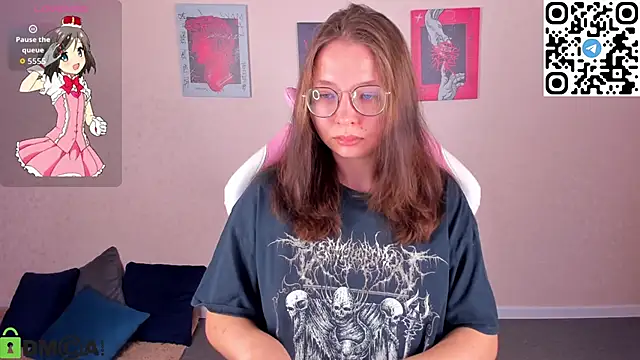 Nuura Moore online show from November 12, 1:06 am