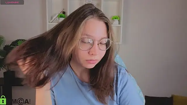 Nuura Moore online show from January 7, 1:08 am