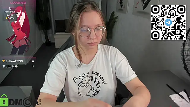 Nuura Moore online show from February 3, 6:40 am