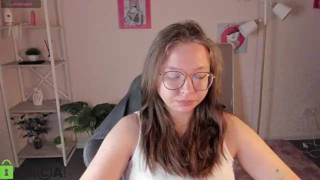 Nuura Moore online show from February 12, 1:00 am