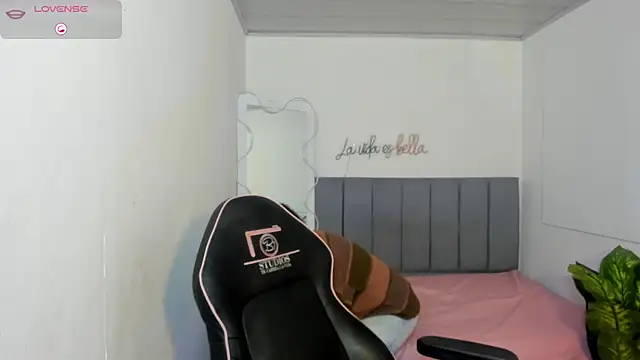 THIANA TAY online show from October 25, 2:52 am