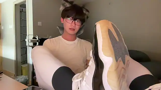 Snapshot of iambennet chatting on December 15, 1:04 pm iambennet online show from December 15, 1:04 pm