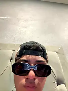 Snapshot of lain213 chatting on October 11, 5:39 am lain213 online show from October 11, 5:39 am