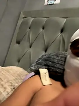 Snapshot of lain213 chatting on November 4, 6:01 am lain213 online show from November 4, 6:01 am