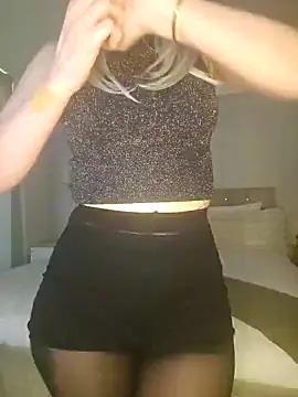 Snapshot of mshiddendesire chatting on October 6, 11:18 am mshiddendesire online show from October 6, 11:18 am