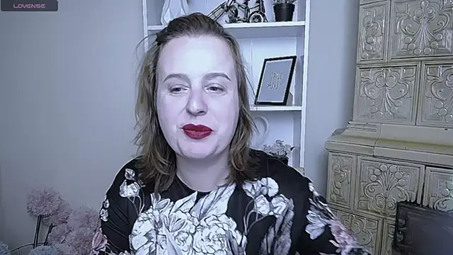 Snapshot of HelenFl chatting on October 23, 7:07 am HelenFl online show from October 23, 7:07 am