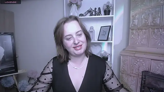 Snapshot of HelenFl chatting on November 7, 8:14 am HelenFl online show from November 7, 8:14 am