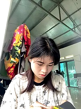 Snapshot of Mylinh- chatting on October 10, 1:59 am Mylinh- online show from October 10, 1:59 am