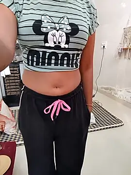 anshika0124 online show from October 24, 4:53 am