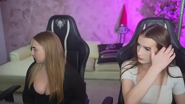 Snapshot of Jane_Love054 chatting on November 21, 11:31 am Jane Love054 online show from November 21, 11:31 am