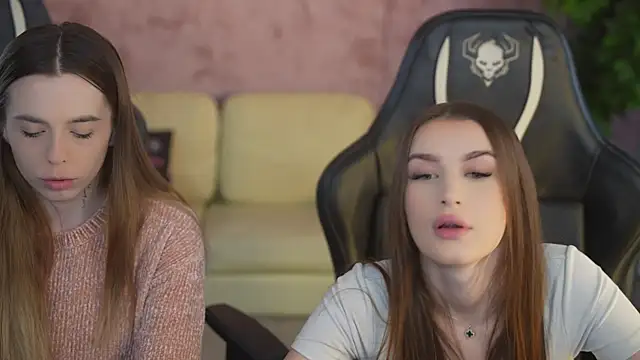 Snapshot of Jane_Love054 chatting on December 15, 3:27 pm Jane Love054 online show from December 15, 3:27 pm