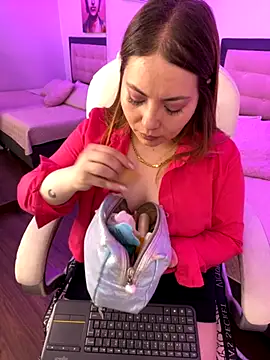 Snapshot of kattee_adams chatting on December 5, 1:09 pm kattee adams online show from December 5, 1:09 pm