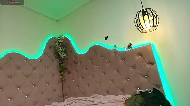 Snapshot of Addyy_02 chatting on February 22, 6:28 pm Addyy 02 online show from February 22, 6:28 pm