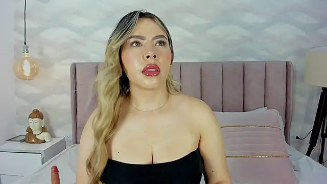 Snapshot of Katya_blonde chatting on October 11, 12:26 pm Katya blonde online show from October 11, 12:26 pm