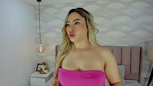 Snapshot of Katya_blonde chatting on October 12, 12:26 pm Katya blonde online show from October 12, 12:26 pm