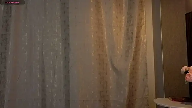 Snapshot of kitsun_ne chatting on November 19, 8:09 pm kitsun ne online show from November 19, 8:09 pm