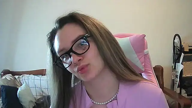 Caymira online show from February 3, 2:00 pm