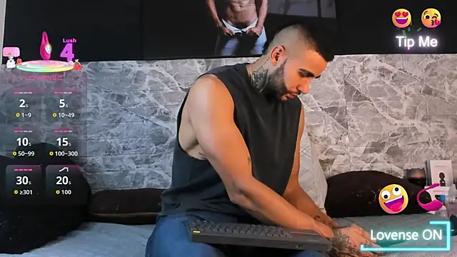 Snapshot of Danny_Willson chatting on October 21, 6:08 pm Danny Willson online show from October 21, 6:08 pm