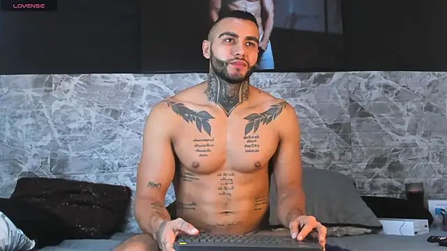 Snapshot of Danny_Willson chatting on October 25, 2:02 pm Danny Willson online show from October 25, 2:02 pm