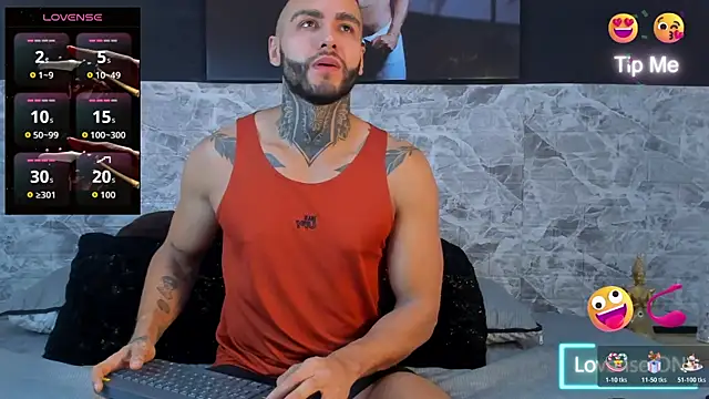 Snapshot of Danny_Willson chatting on October 31, 10:05 am Danny Willson online show from October 31, 10:05 am