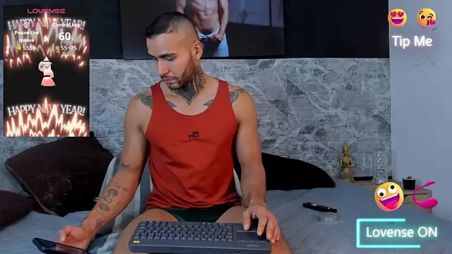 Snapshot of Danny_Willson chatting on November 8, 11:54 am Danny Willson online show from November 8, 11:54 am