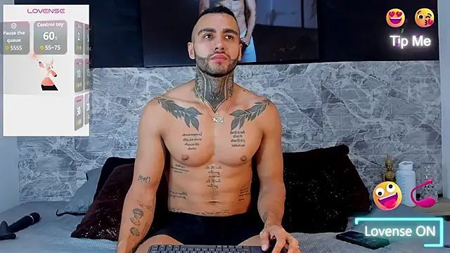 Snapshot of Danny_Willson chatting on November 9, 10:13 am Danny Willson online show from November 9, 10:13 am