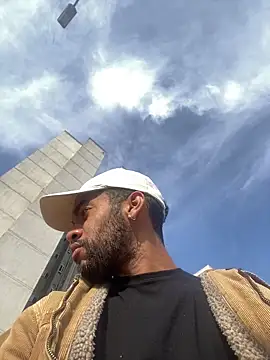 andresnoir  online show from February 9, 12:53 pm