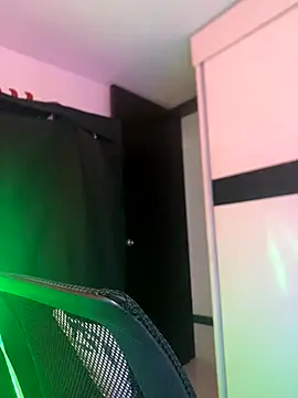 Snapshot of ErosDominant chatting on October 25, 9:20 pm ErosDominant online show from October 25, 9:20 pm