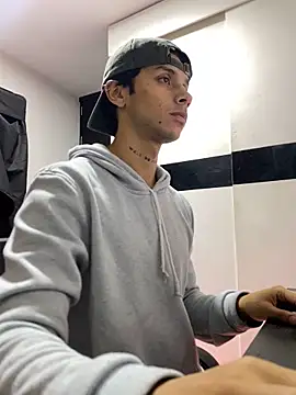 Snapshot of ErosDominant chatting on November 20, 1:50 am ErosDominant online show from November 20, 1:50 am