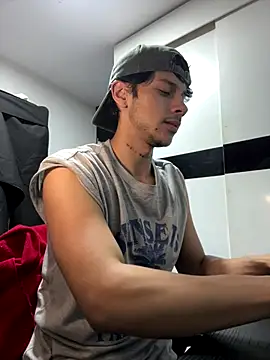 Snapshot of ErosDominant chatting on December 1, 5:34 am ErosDominant online show from December 1, 5:34 am