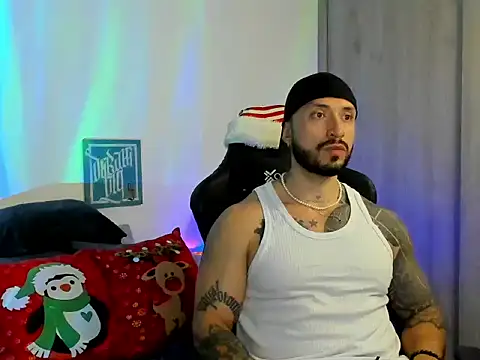 Snapshot of Dave-Max01 chatting on December 21, 3:13 am Dave-Max01 online show from December 21, 3:13 am