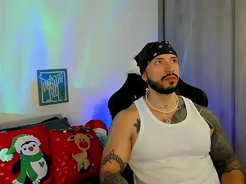 Snapshot of Dave-Max01 chatting on December 21, 4:36 pm Dave-Max01 online show from December 21, 4:36 pm