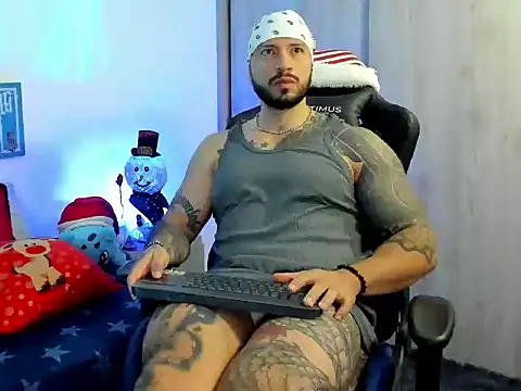 Snapshot of Dave-Max01 chatting on December 22, 10:01 am Dave-Max01 online show from December 22, 10:01 am