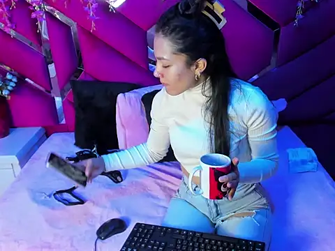 Snapshot of Gisell_Squirt_ chatting on November 13, 12:15 pm Gisell Squirt online show from November 13, 12:15 pm