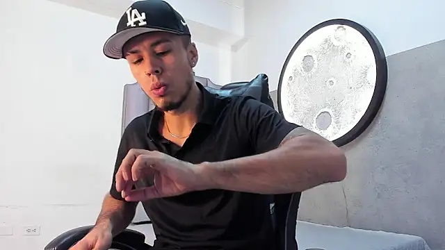 Rurik Jones online show from November 10, 12:04 pm