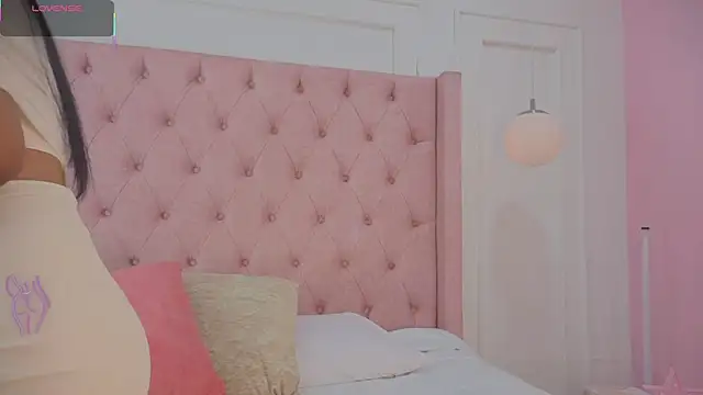 Snapshot of Julietaa_Miller chatting on October 22, 11:43 am Julietaa Miller online show from October 22, 11:43 am