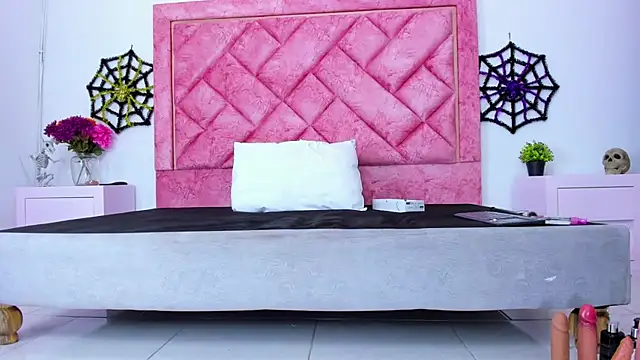 Snapshot of Bigasshott_ chatting on October 17, 7:05 pm Bigasshott online show from October 17, 7:05 pm