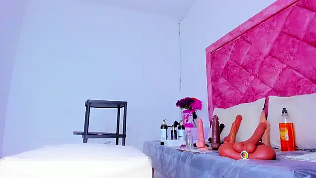 Snapshot of Bigasshott_ chatting on December 14, 7:29 pm Bigasshott online show from December 14, 7:29 pm