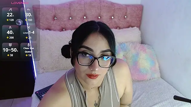 Snapshot of SeleneMore chatting on December 4, 4:48 pm SeleneMore online show from December 4, 4:48 pm