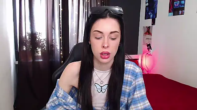 ariel is on vacation online show from October 21, 8:04 am