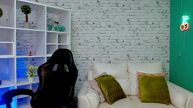 hannahjackson  online show from November 5, 11:32 am