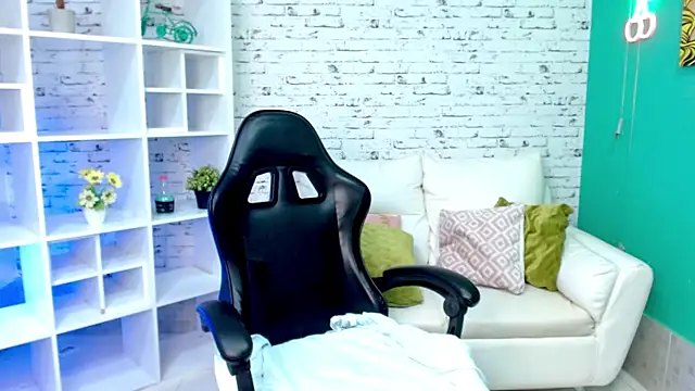 hannahjackson  online show from November 6, 11:33 am