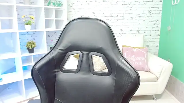 hannahjackson  online show from December 2, 11:15 am