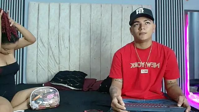 Snapshot of dante_and_kiara chatting on November 25, 9:04 pm dante and kiara online show from November 25, 9:04 pm