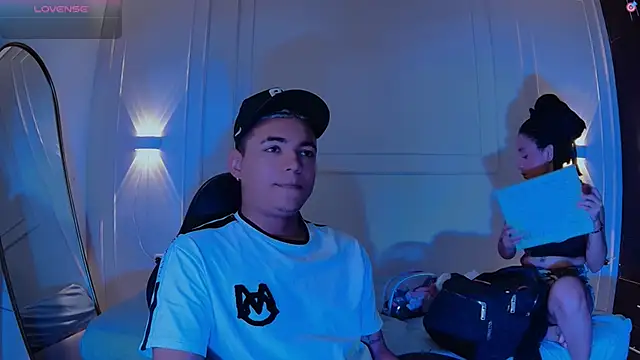 Snapshot of dante_and_kiara chatting on December 14, 9:08 pm dante and kiara online show from December 14, 9:08 pm