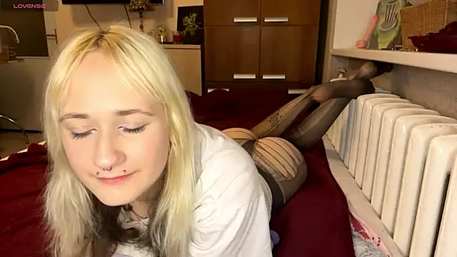 Snapshot of Ulemonala_Cute chatting on November 8, 6:40 pm Ulemonala Cute online show from November 8, 6:40 pm