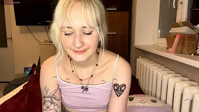 Snapshot of Ulemonala_Cute chatting on November 19, 6:52 pm Ulemonala Cute online show from November 19, 6:52 pm