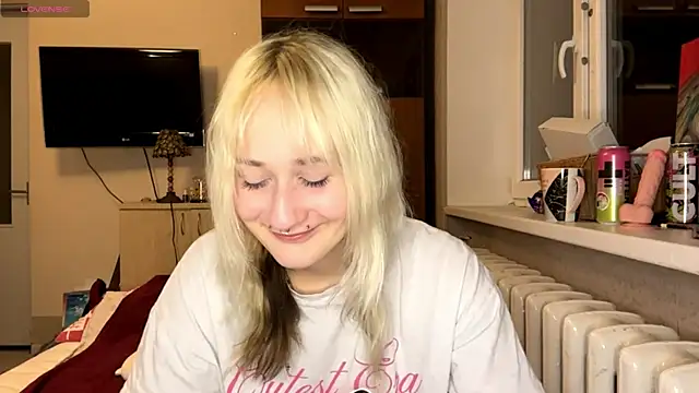 Snapshot of Ulemonala_Cute chatting on December 3, 8:07 pm Ulemonala Cute online show from December 3, 8:07 pm