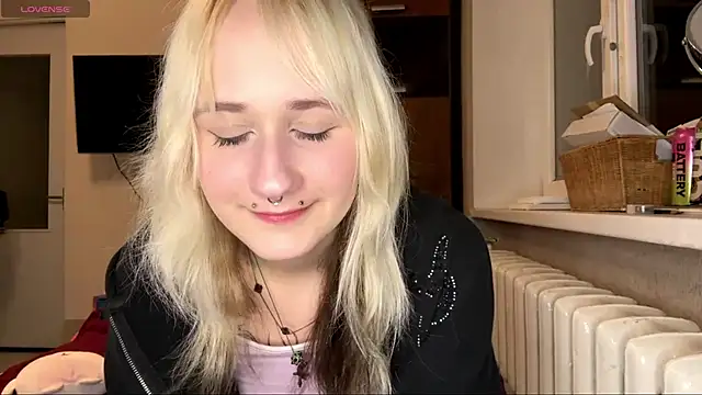 Snapshot of Ulemonala_Cute chatting on December 14, 6:45 pm Ulemonala Cute online show from December 14, 6:45 pm